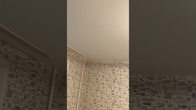 Потолок в детской с яркой красивой люстрой смотреть онлайн