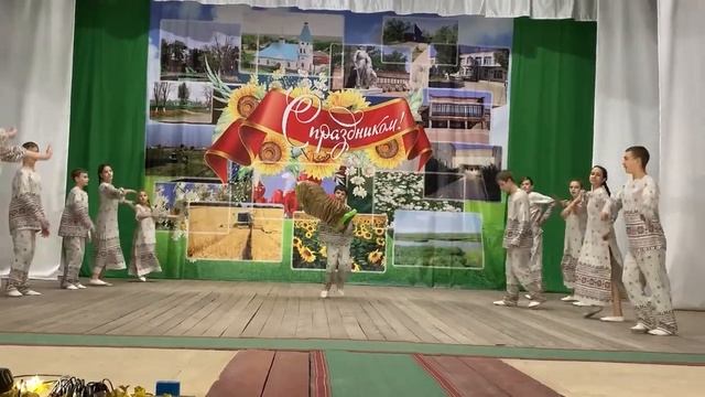 Хореографический коллектив Улыбка МКУК "Екатериновский СДК" танец "Рассея" смотреть онлайн