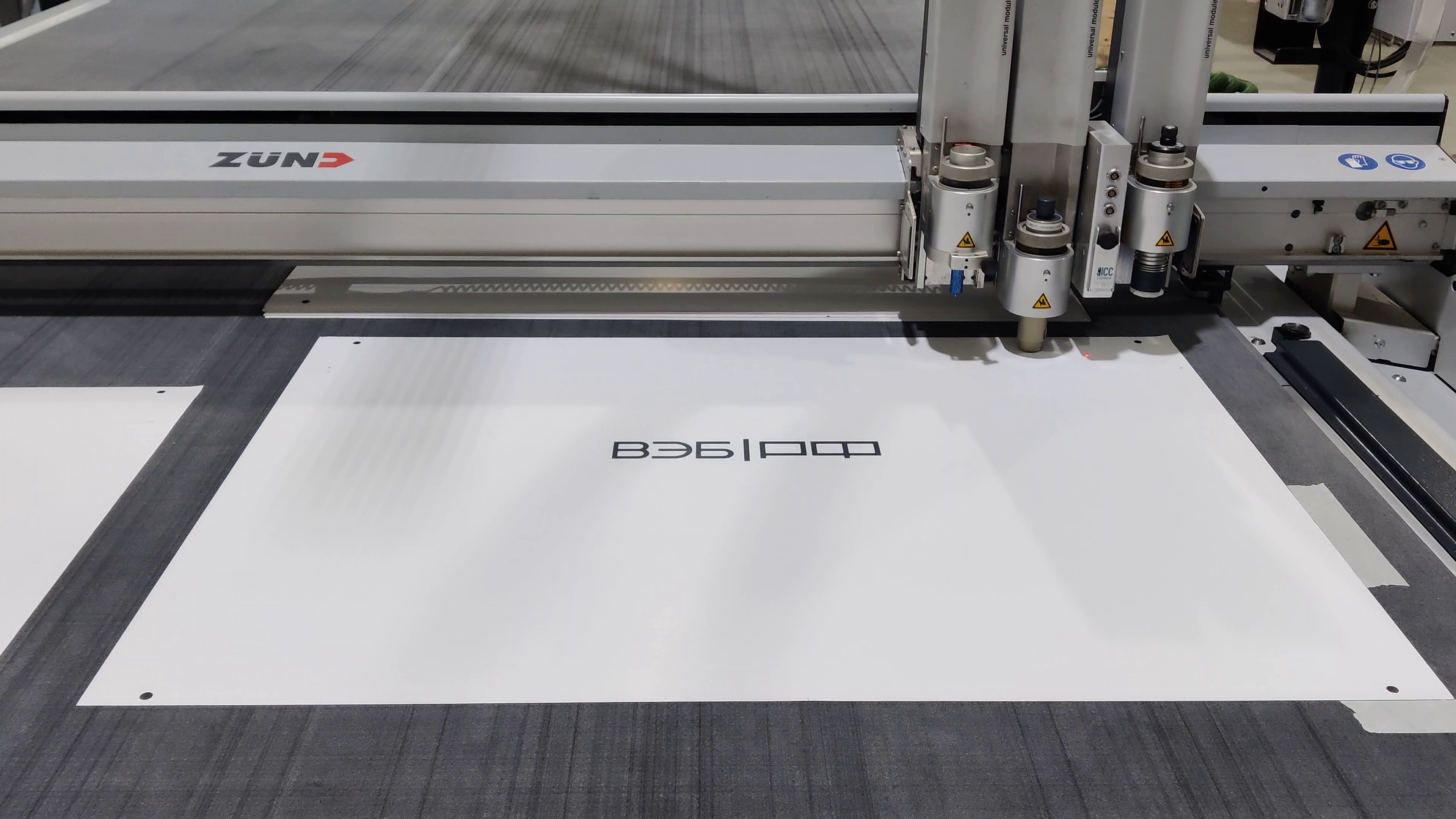 Биговка картона на планшетном плоттере смотреть онлайн