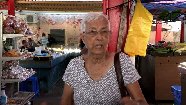 L'île de Mahé aux Seychelles - Visite du marché traditionnel de Victoria смотреть онлайн