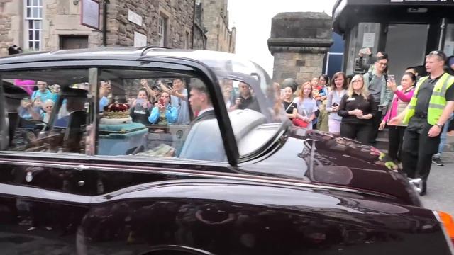 Scots Guards parade Edinburgh's Royal Mile with Scottish Crown 1 of 4 [4K/UHD] смотреть онлайн