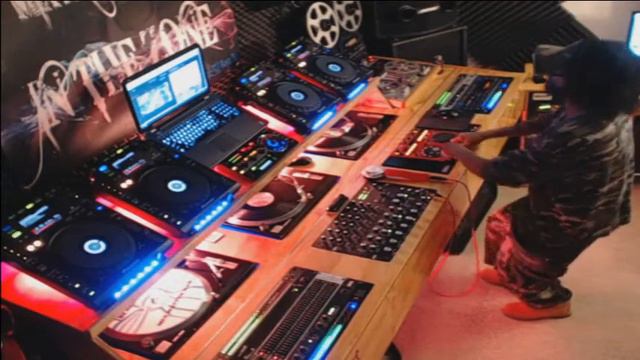 The ITZ Hak Experience смотреть онлайн