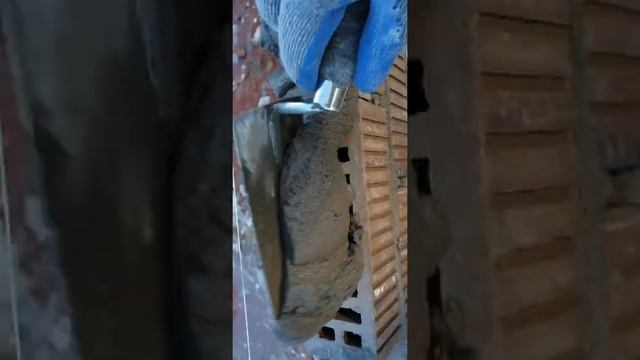 Кладочная смесь черного цвета.