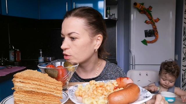 МУКБАНГ МАКАРОНЫ, САРДЕЛЬКИ,СОЛЕНЬЯ, МЕДОВИК/MUKBANG смотреть онлайн