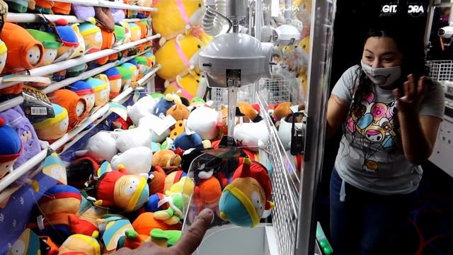 WHAT! That is how you win from a claw machine! смотреть онлайн