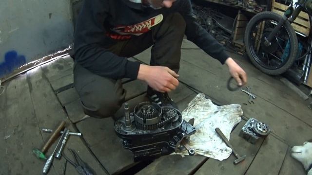 Подготовка запчастей полная разборка мотора мотоцикла, Минск 6 вольт Спустя год нашлась запись. смотреть онлайн