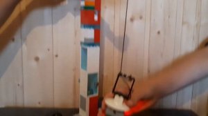 Подъемный кран с шаром-молотом для сноса старых домов.