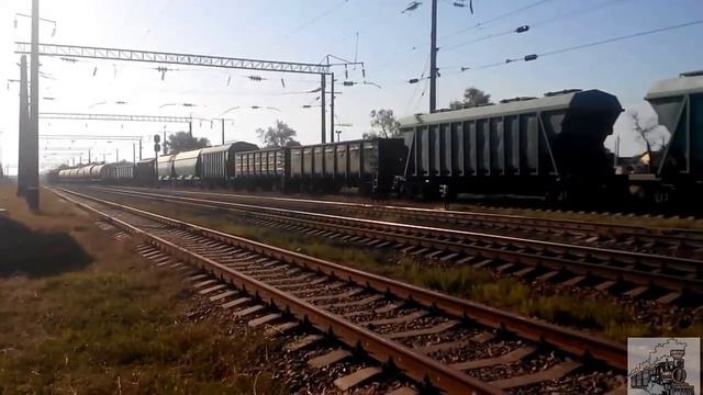 Электровоз 3ЭС5К с грузовым поездом смотреть онлайн