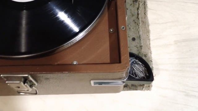 Патефон министерства сельхозмашиностроения СССР г. Молотов смотреть онлайн