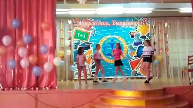 BLACKPINK танец на выпускной. смотреть онлайн