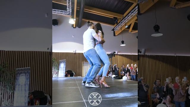 Félicien & Isabelle - Você Me Kuya смотреть онлайн