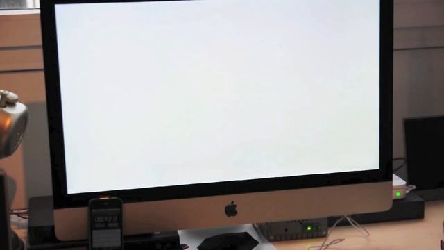 iMac 27" with Intel X25-M SSD Bootup смотреть онлайн