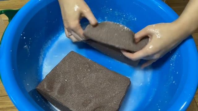 【ASMR】No Suds?Laundry Liquid & Powder× Dark Brown Sponges?液体と粉の洗濯用洗剤と焦げ茶スポンジでもこもこのはずが…泡出ませんでした?