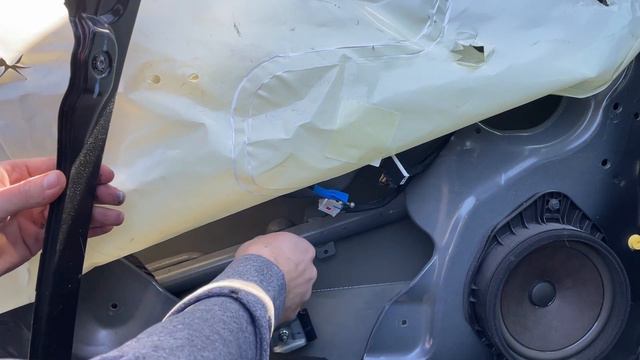 How to Replace the Window Motor and Regulator on a 2011-2015 Chevy Cruze смотреть онлайн