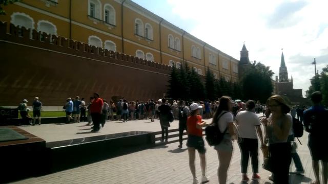 Прогулка по Красной площади в Москве - Храм Василия блаженного - Очередь в мавзолей 0+ смотреть онлайн