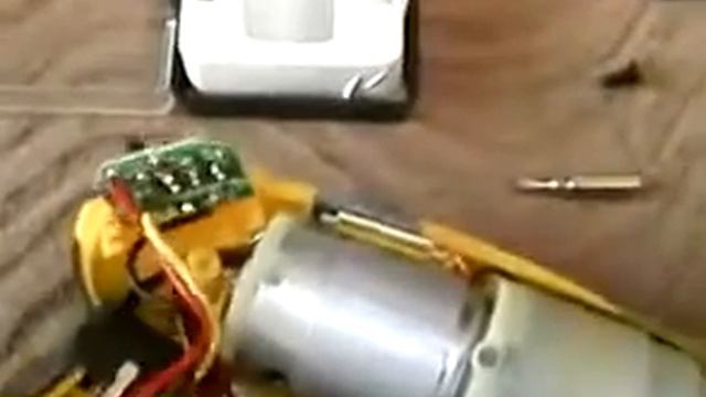 Замена аккумулятора в электрической отвёртке смотреть онлайн