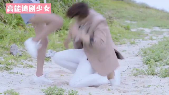 霸總單膝跪地向灰姑娘求婚，怎料被灰姑娘一腳踢飛 🥰 中国电视剧 смотреть онлайн