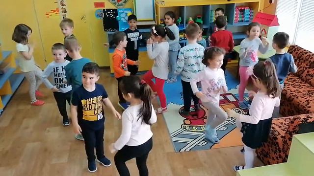 Весела игра в група "Маргаритка" смотреть онлайн