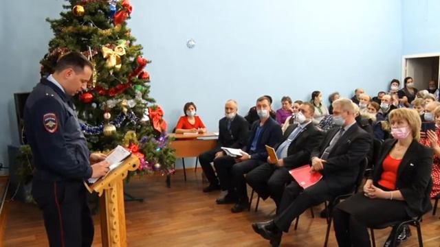 Отчетное собрание в п. Брянка. Первые вопросы прозвучали. смотреть онлайн