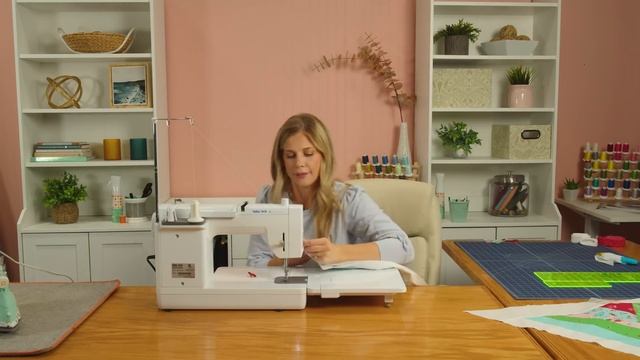 Make a "Log Cabin Tree Skirt" with Misty Doan on At Home with Misty! смотреть онлайн