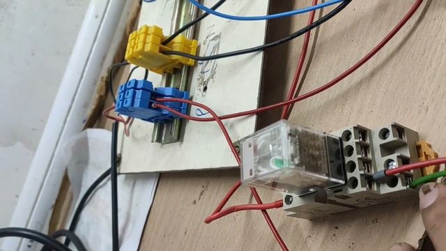 INDUSTRIAL AUTOMATION -RELAY смотреть онлайн