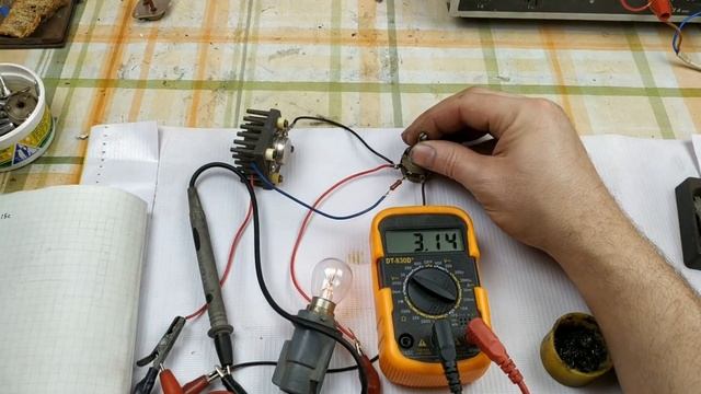 Супер-простой регулятор напряжения! Всего три детали! смотреть онлайн