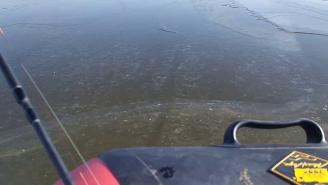 По тонкому льду на пвх лодке . смотреть онлайн