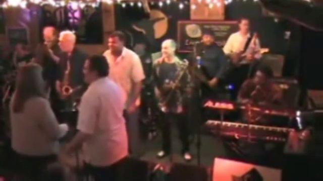 The Sun Messengers Perform "The Party Hearty Medley" смотреть онлайн