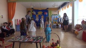 Прикольная сценка на 8 Марта в детском саду(видео Пекло Л.А.)