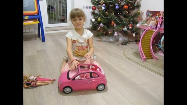 Машина для Барби. Обзор яркой игрушки. Барбимобиль. Машинка Фиат | Barbie Car Fiat смотреть онлайн