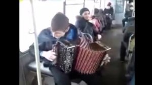 Алексей Симонов бумер на гармони, крайне талантливый человек, талант!