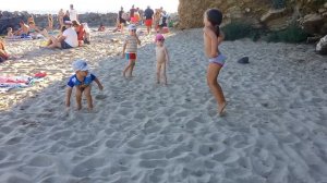 Болгария Аля на пляже гимнастика