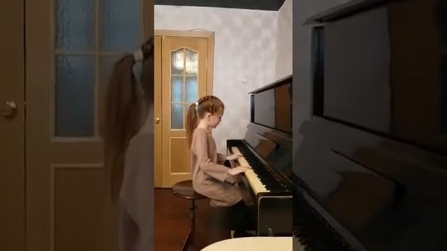 Соколова Саша - Л.Моцарт "Менуэт" d-moll, С.Майкапар "Пастушок" смотреть онлайн