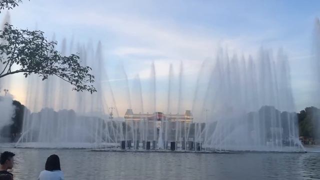 Танцующий поющий фонтан в Москве, Парк Горького смотреть онлайн