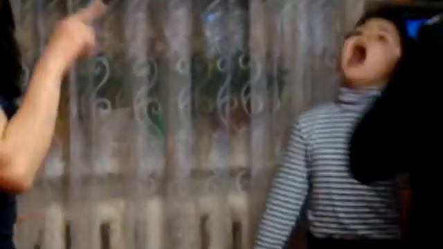 Рок-н ролл в исполнении пятилетнего Артёма. смотреть онлайн