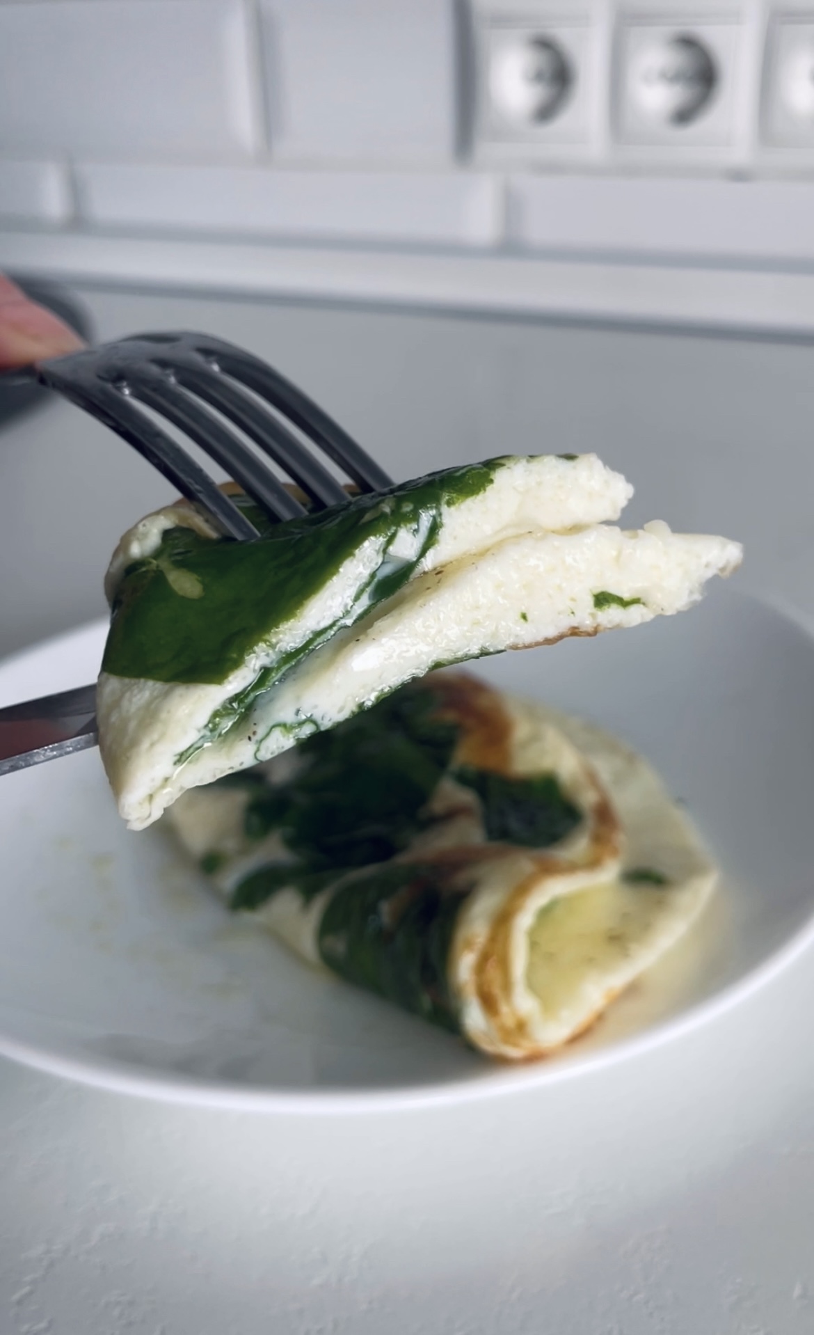 Завтрак с яйцами и шпинатом смотреть онлайн