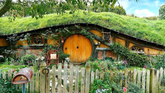Cozy Hobbit Home (HD) смотреть онлайн