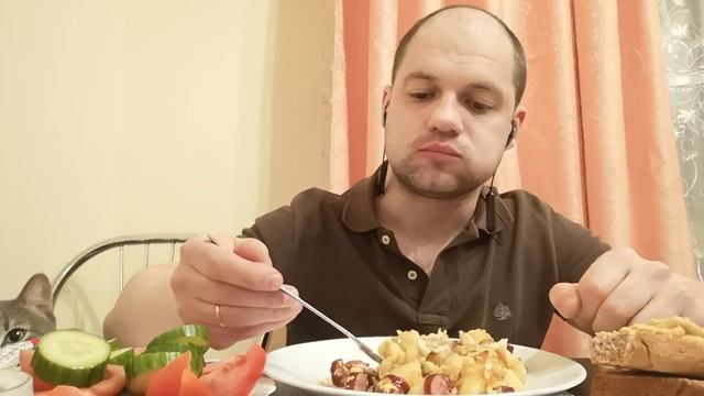 Жареная картошка по домашнему с охотничьими колбасками и яйцом. Всем приятного аппетита! смотреть онлайн