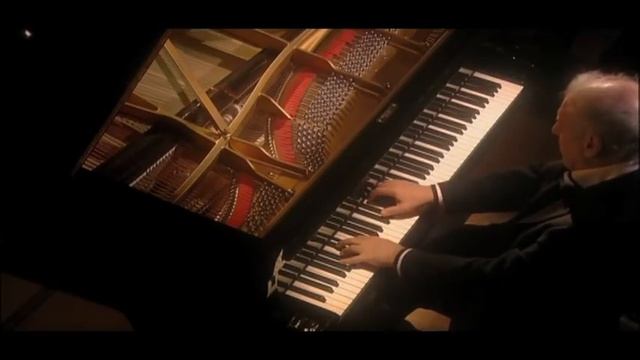Barenboim on Beethoven "Pathetique" 2nd movement смотреть онлайн