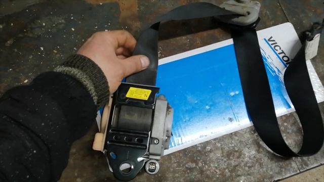 Mitsubishi Lancer 9. Стирка водительского ремня безопасности. смотреть онлайн