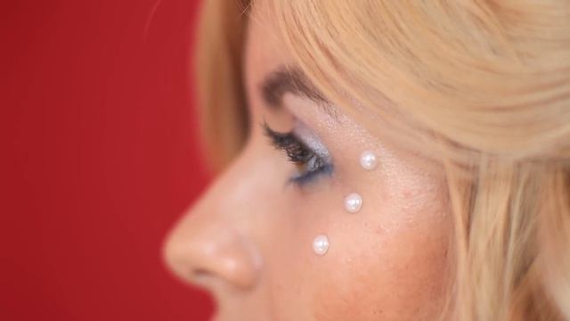 Чёрно-белый челлендж! Покупаем вещи и едим еду одного цвета 24 часа! смотреть онлайн
