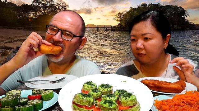 МУКБАНГ Пирожки и Закуска из Кабачков.?/ Какой ресторан нам запомнился?!?/ MUKBANG zucchini, pies. смотреть онлайн