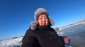 Жизнь в глубинке. Чуть не утонул  Как я ходила на рыбалку. Подлёдная рыбалка на сети. Аборигенка.