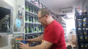 Как быстро проверить вязкость краски в магазине.