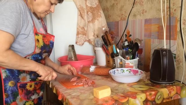 МАМА ЭММА РАДУЕТ НАС ДОМАШНИМИ ВКУСНЯШКАМИ смотреть онлайн
