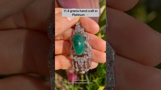 22 Carat Cabochon emerald and diamond vintage art deco platinum pendant 1920s смотреть онлайн