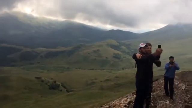 Видеосъемка при движении по маршруту Рошни Чу-Ялхарой-Амки-Дойничу 02.09 (2) смотреть онлайн