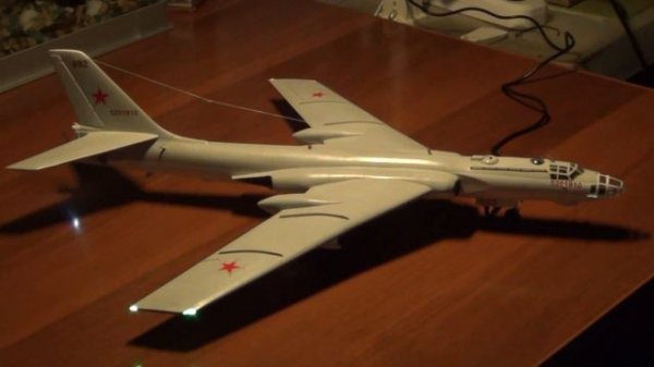 Модель самолёта Ту 16