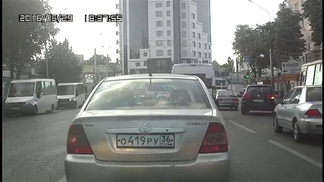 Неудачный трюк байкера г. Воронеж 29.06.2016г. смотреть онлайн