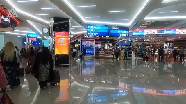 Dubai International Airport UAE, walking and sightseeing| all branded fashion are here| airport tou смотреть онлайн